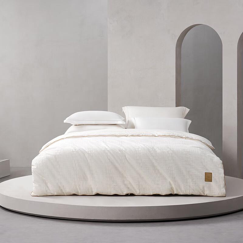 

All-Season Polyester Fiber Quilt