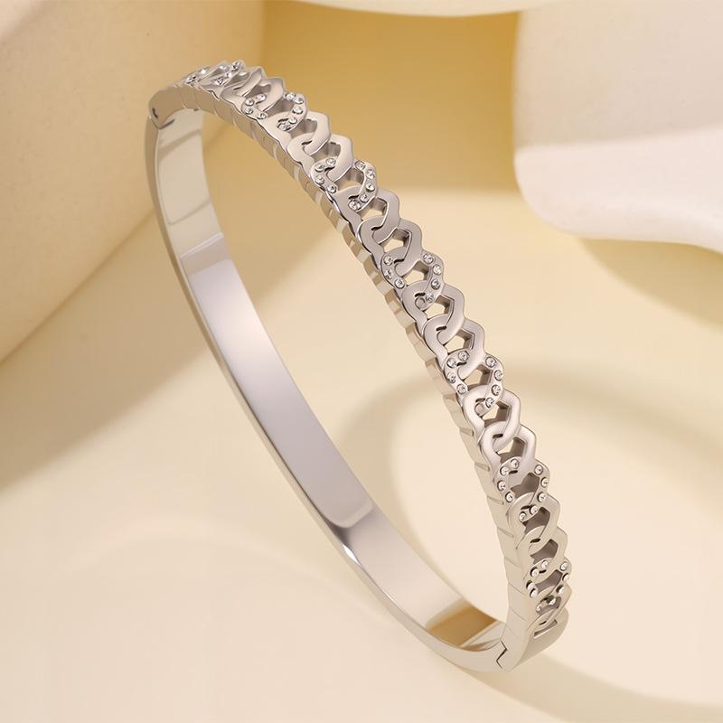 Heart-to-heart Matching Titanium Steel Women s Light Luxury, High-end, Fashionable and Versatile Love Bracelet 17CM