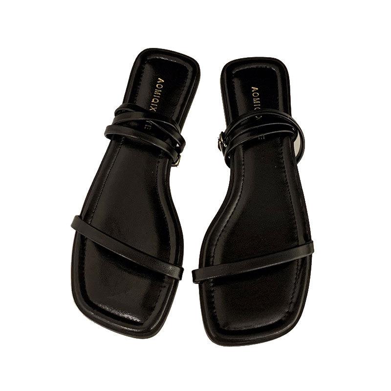 Flat-bottomed silver temperament sandals fairy shoes 2025 summer soft-soled skirt vacation beach strap Roman shoes