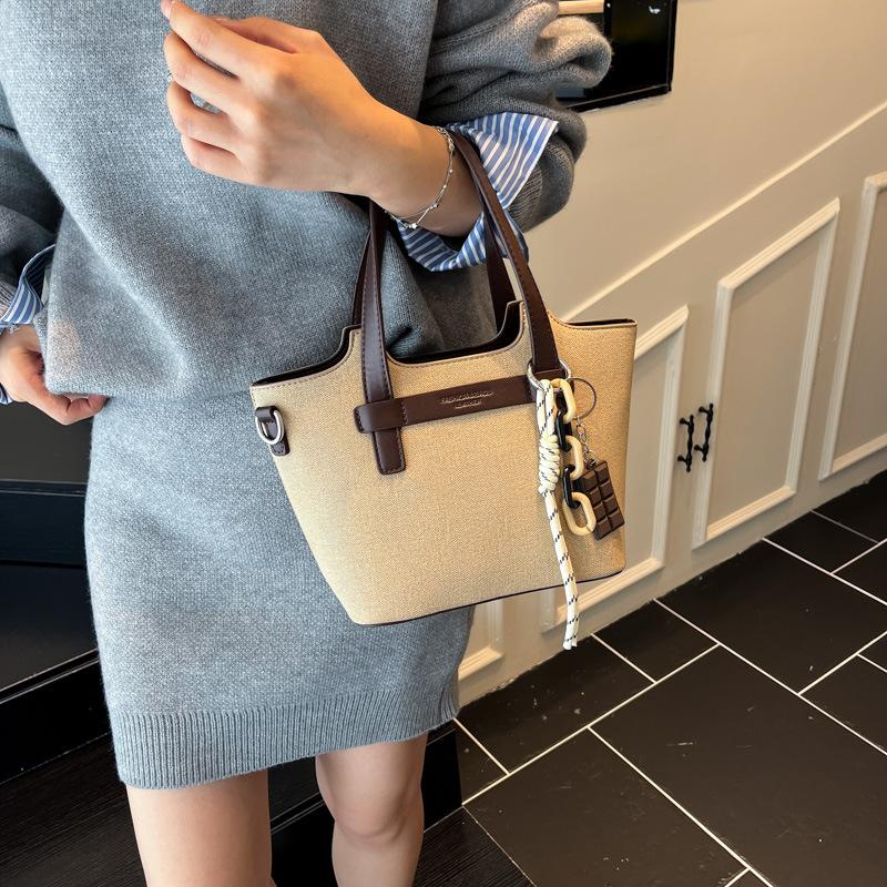 Retro Small Bag Women's Autumn and Winter Versatile 2025 New Fashion Shoulder Messenger Bag Popular Ins Portable Bucket Bag