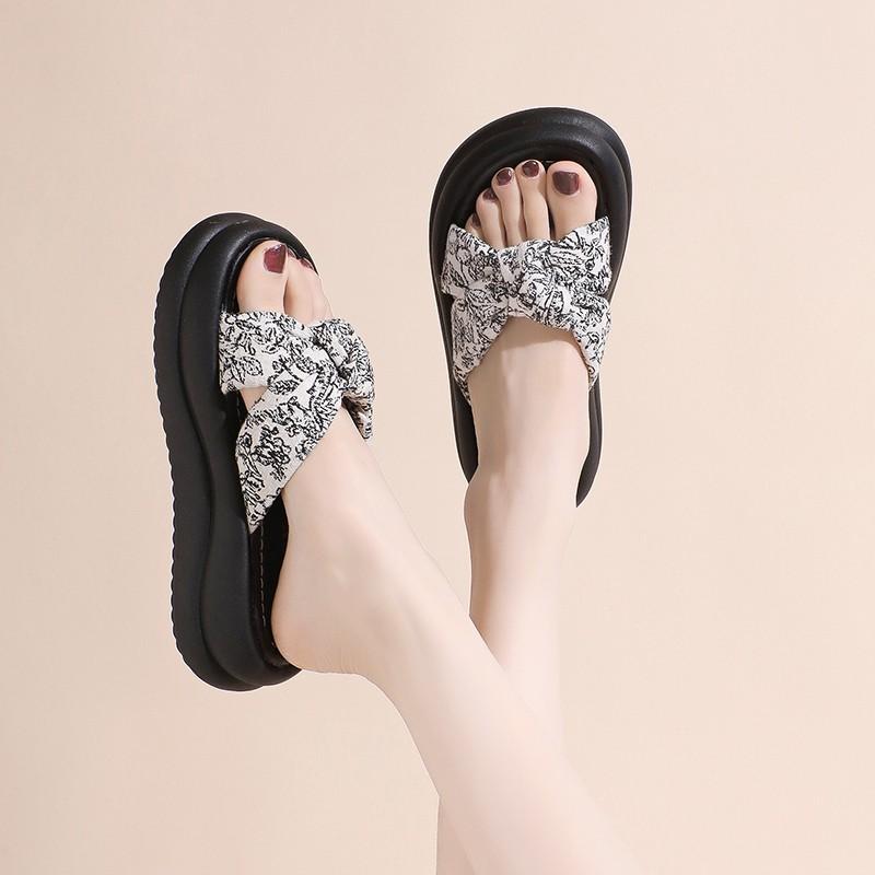 Fashion Shoes Woman Summer Thick Bottom New Chinese Style Slippers Breathable Outdoor Fashion Printed Cross Beach Shoes for Women