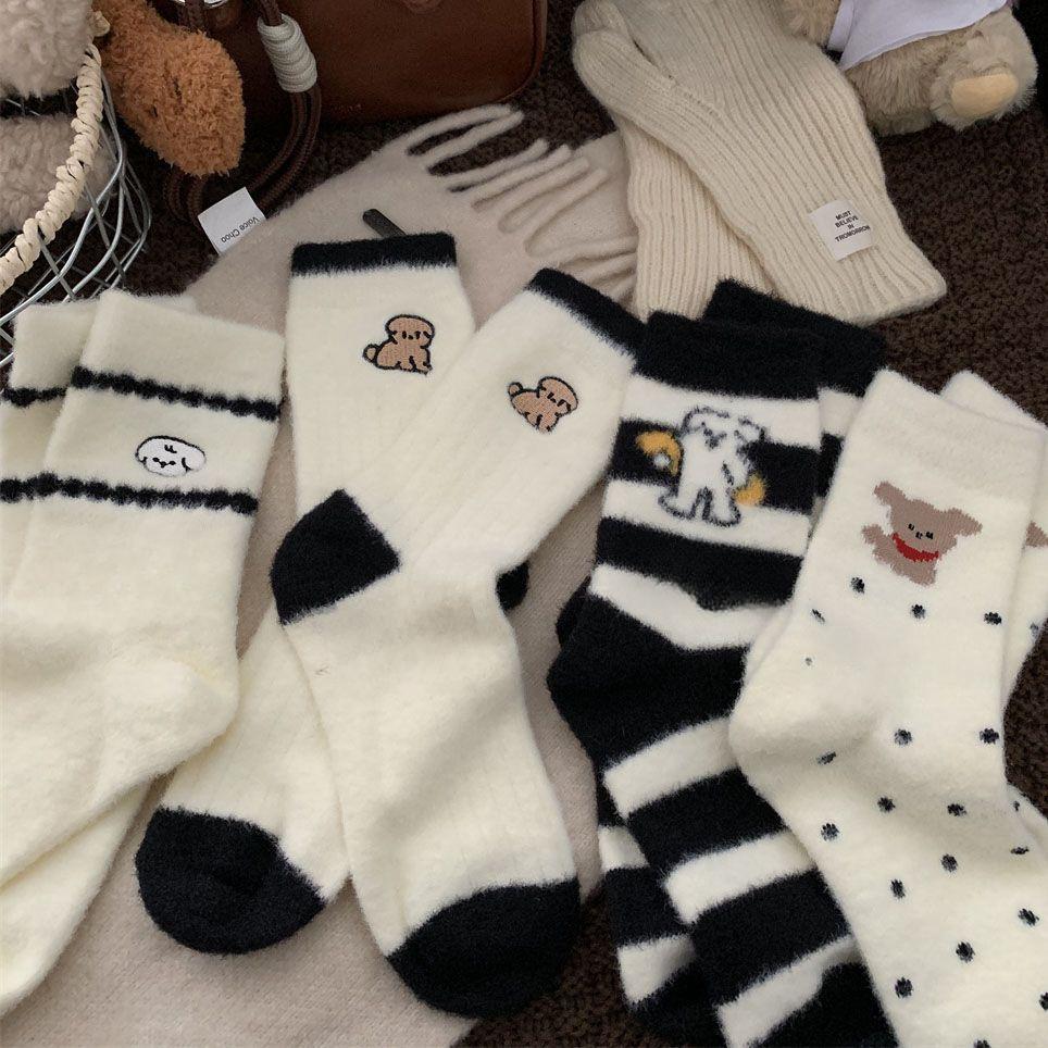 

Носки женские осенние и зимние, средняя зима, мультфильм, средняя труба, бархатные, теплые, утолщенные, носки со щенками, носки-тапочки, милые, жаккардовые One Size белый