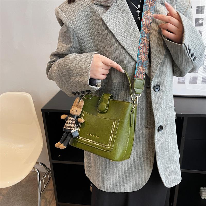 Sac ethnique tendance pour femme - Sac à bandoulière simple et rétro, texture couleur unie et toucher luxueux pour le transport.