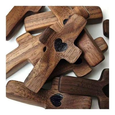 Schwarznuss-Daumenkreuz – Handgefertigtes Massivholz-Handwerk für Ostern, Kirche, Palmöl-Gebetsstück