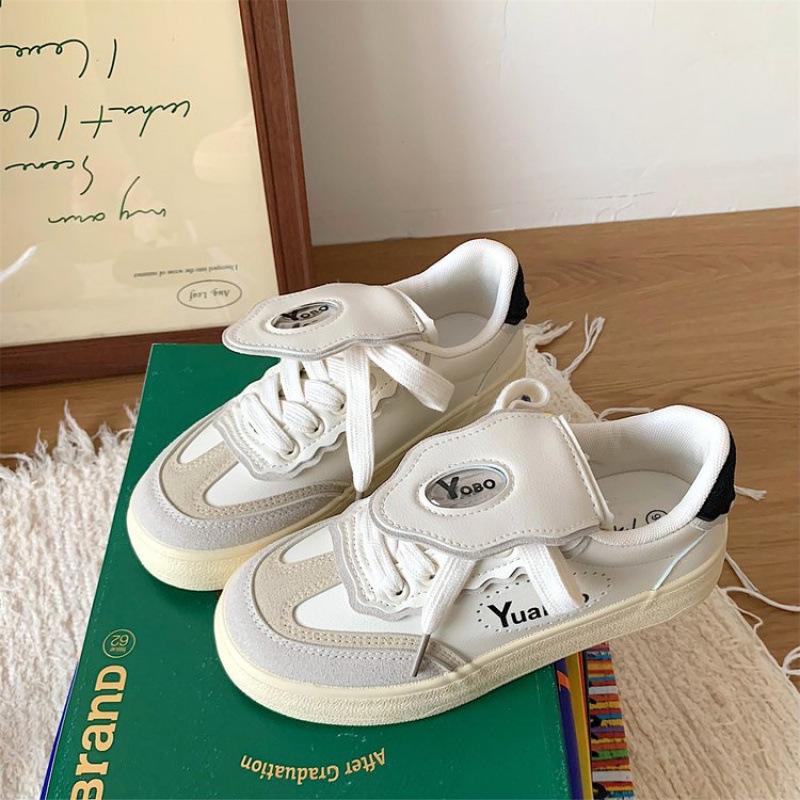 

Original niche design sense chic Hong Kong style thick baseplate shoes women 2025 new super fire Internet celebrity casual white shoes tide 35