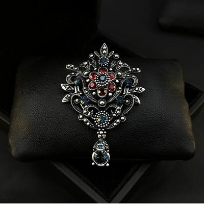 Vintage Court Style Atmospheric Crown Brooch Female High-End Temperament Brooch Elegant Rhinestone Pin Suit Accessories