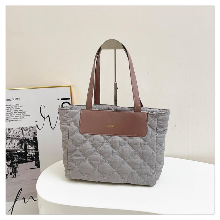 

Versatile Retro Large Tote Bag Durable Nylon Handbag Ideal For Everyday Women Commute Gray