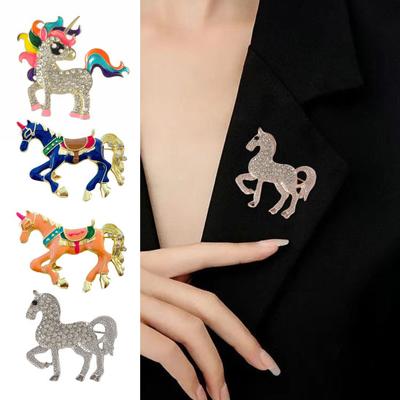 Brooch Colorful Sparkling Rhinestones Inlaid Horse Design Brooch Pin Suit Collar Lapel Badge Stylish Accessory