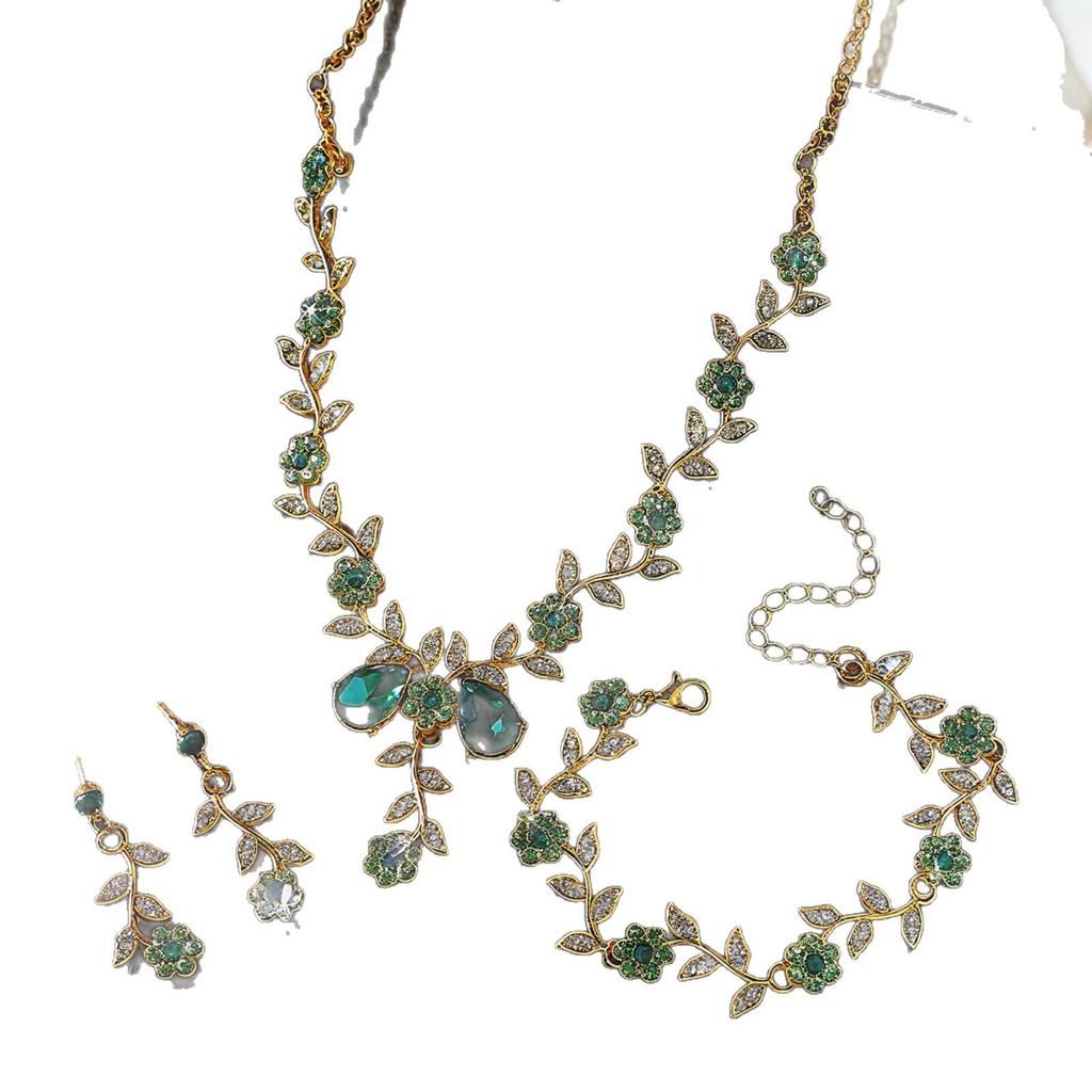 Wyrazisty zestaw biżuterii z cyrkoniami: Naszyjnik, Kolczyki i Bransoletka na Studniówkę lub jako Akcesoria do Kostiumu.