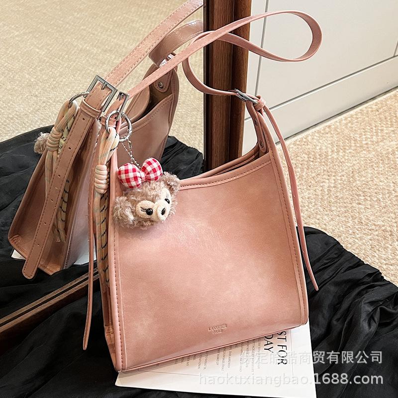 Premium feeling hand carrying bucket bag women's Korean version fashion versatile shoulder bag 2025 spring and summer new simple casual women's bag
