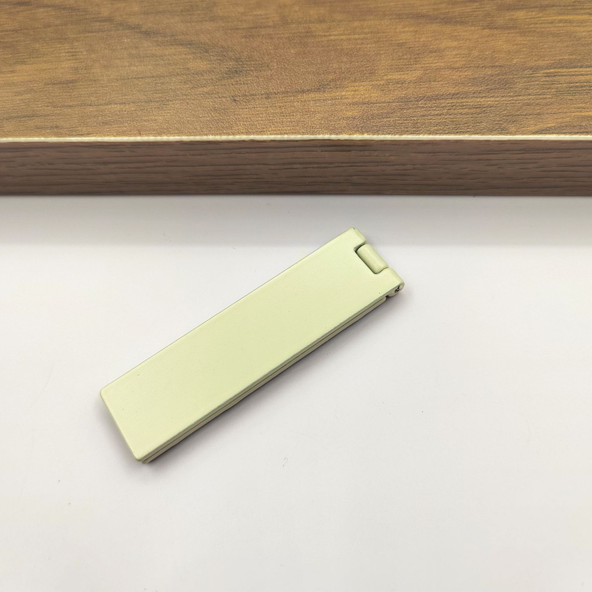 

Desktop bracket Neutral mini one-word bracket Multifunctional card-type long strip flip phone holder слоновая кость
