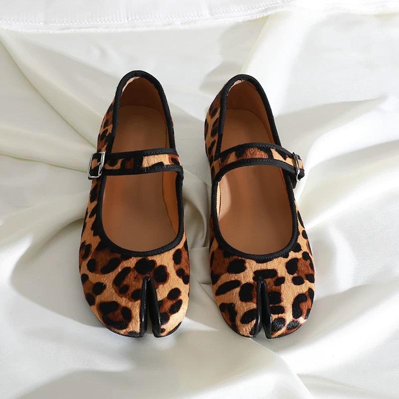 French niche horsehair leopard print pig's trotters split-toed single shoes women's spring thick heels light mouth word with Mary Jane ballet shoes