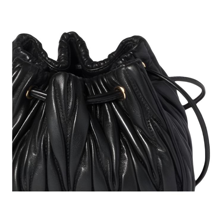 MIU MIU Matelassé Logo Lammleder Clutch Damen Clutch Schwarz 5ND022_AFPP_F0002