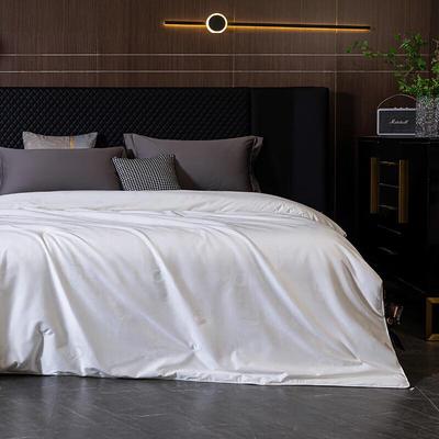 Ganzjahres-Bettdecke aus Maulbeerseide mit Baumwoll-Jacquard-Bezug