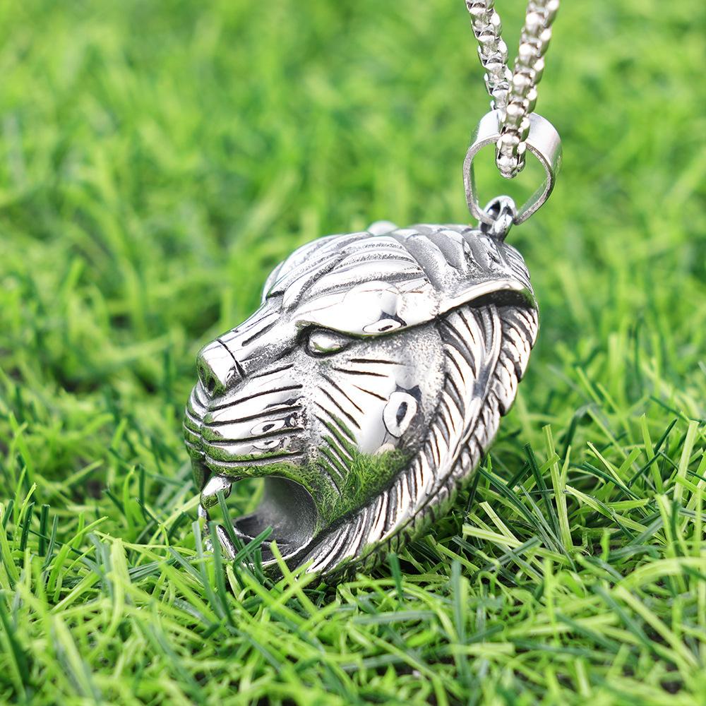 Animal shape three-dimensional tiger shape titanium steel pendant, personalized natural wind niche high-end necklace pendant