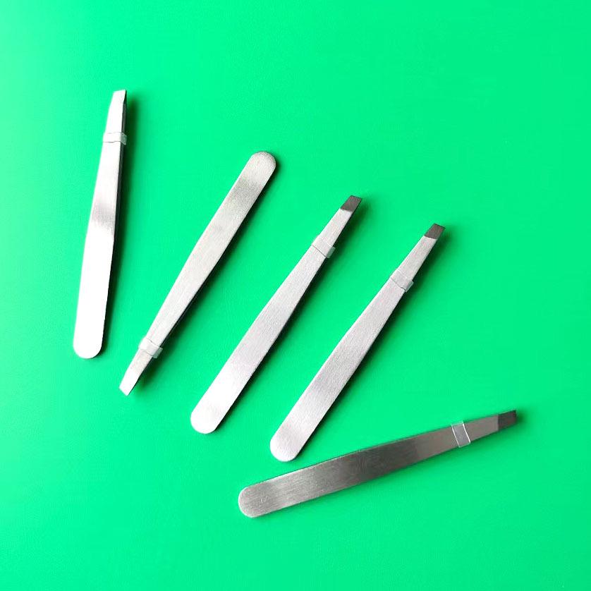 Stainless Steel 90 Grit Slanted Tip Eyebrow Tweezers for Trimming & Makeup.