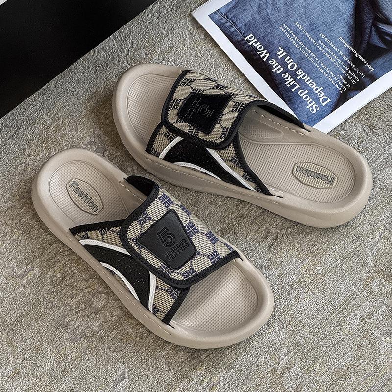 Slippers Senior Men's Summer New Products Daily British One-word Drag Men's Soft-soled Beach Shoes 371271-J