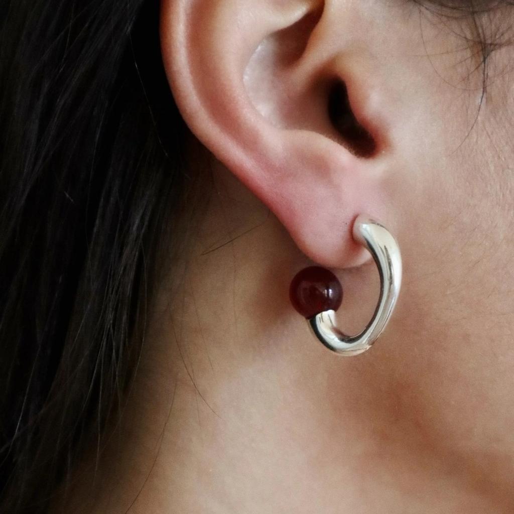 Orecchini Anello in Ottone Placcato Oro 18K Reale con Perla di Agata Rossa Temperamento Versatile Moda Personalizzata Orecchini Semplici