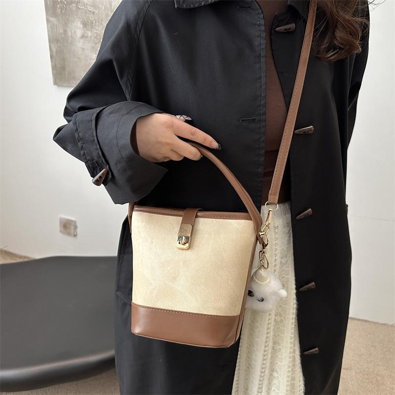 Fashion Autumn and Winter Lock Casual 2025 New Trend Large Capacity Retro Color Matching Crossbody Handheld Bucket Bag Women