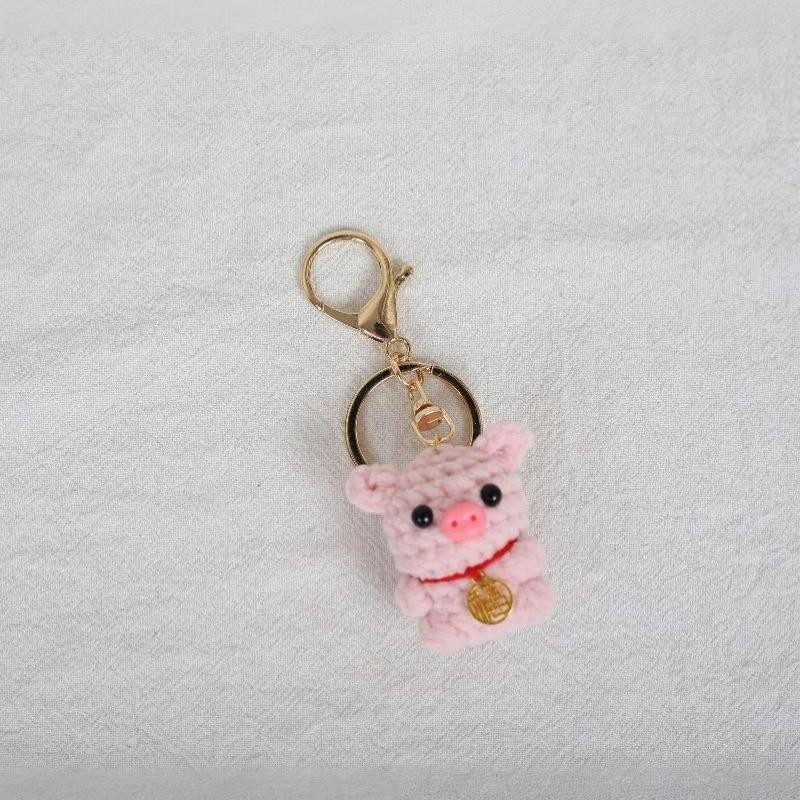 Cute Mini Crochet Pink Pig Keychain Handmade Cartoon Animal Backpack Charm Soft Knitted Accessory for Souvenir Gift