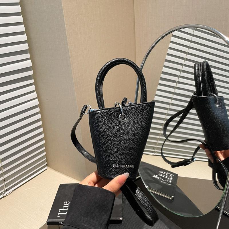Niche design fashionable versatile hand bag women's summer new simple retro messenger bucket bag