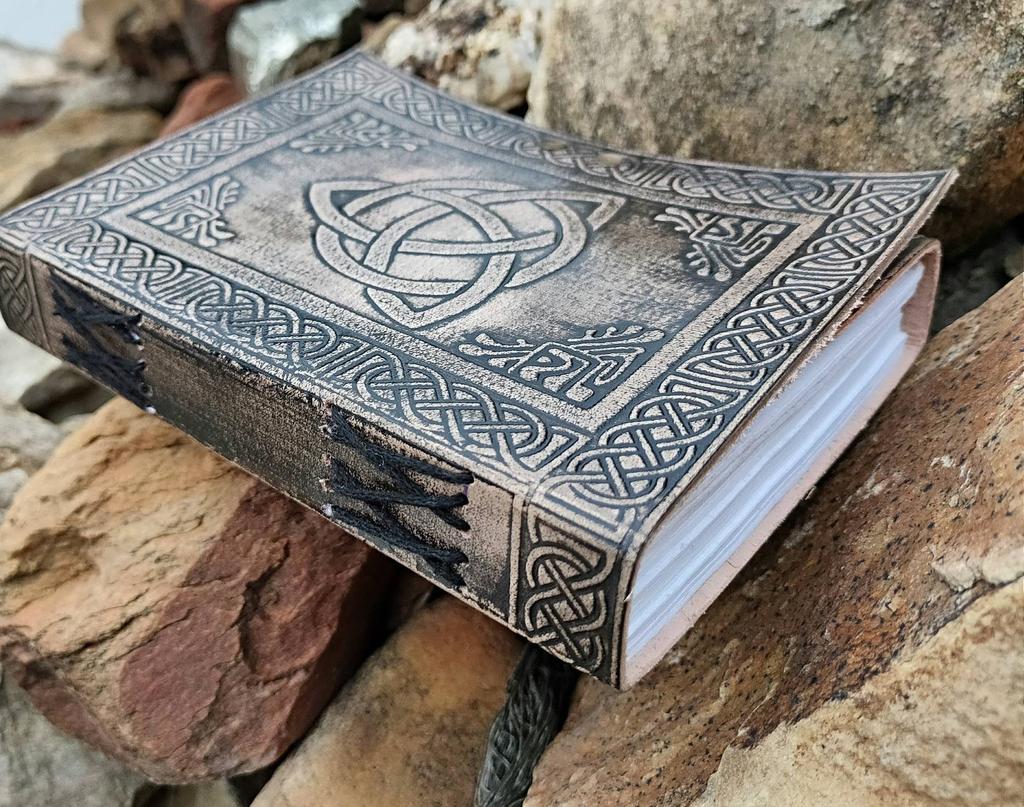 Leather Journal: Celtic Triquetra Knot, Book of Shadows, Grimoire