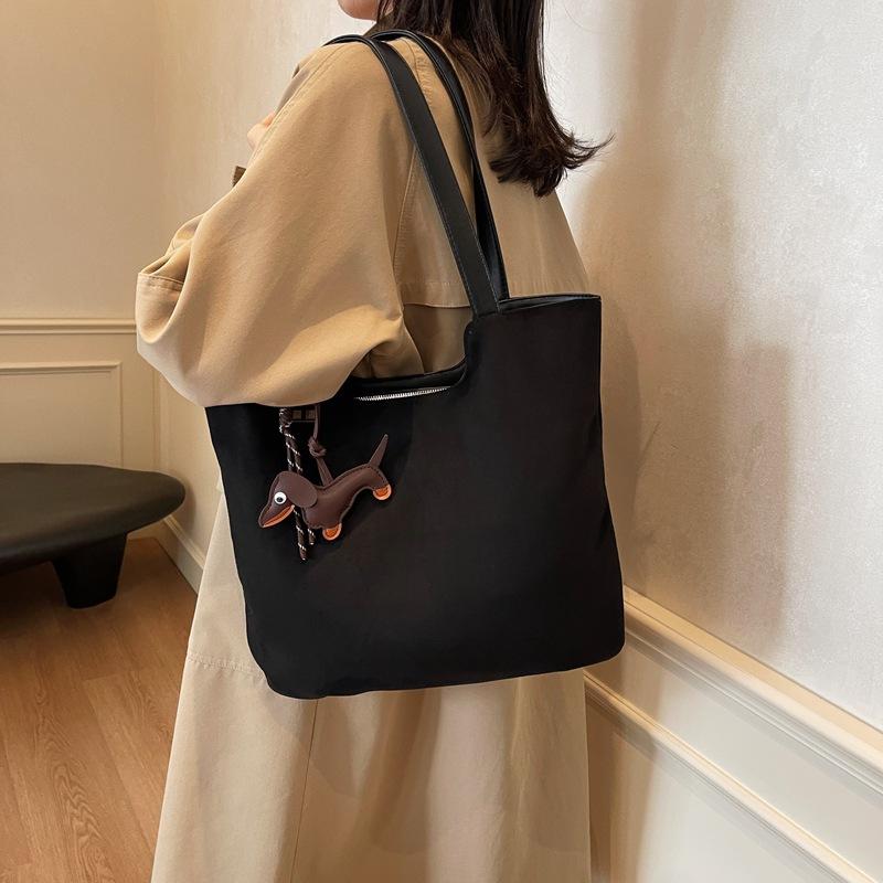 Large capacity tote bag fashionable commuter big bag retro bag women's 2025 new high-end shoulder bag