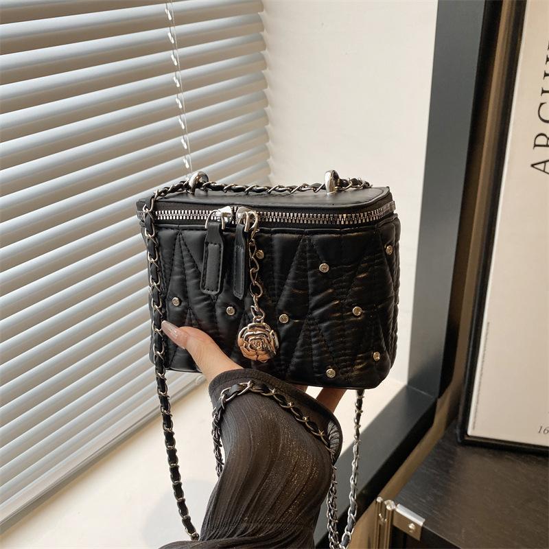Premium Sense Xiaoxiangfeng Portable Small Square Bag Women's 2025 Summer New Simple Fashion Diamond Shoulder Bag Ins Tide