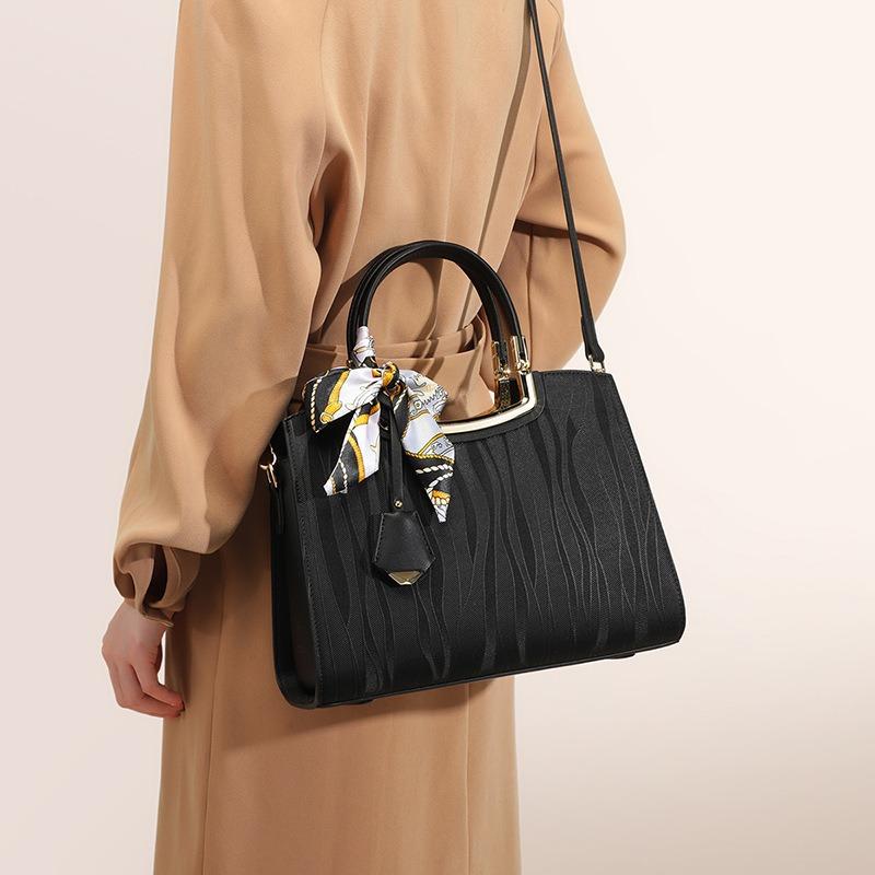 Handbag bag new spring autumn and winter high-end leather women's bag commuter messenger bag temperament shoulder mother bag