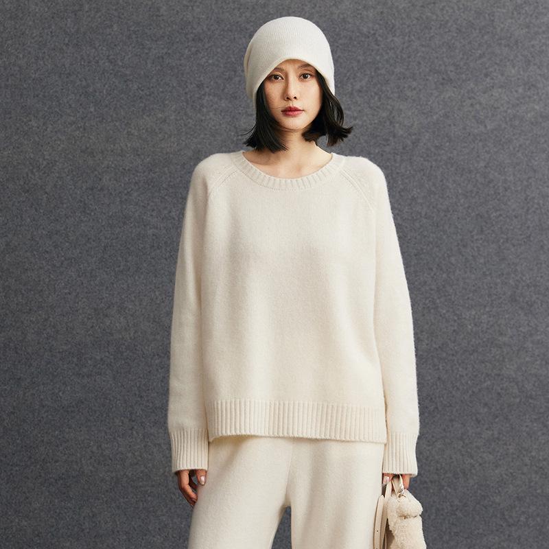 Women's Cashmere Raglan Sleeve Sweater - Winter 2026 New Arrival, Round Neck, Gentle Style, Loose Fit, Slimming Warm Base Layer.