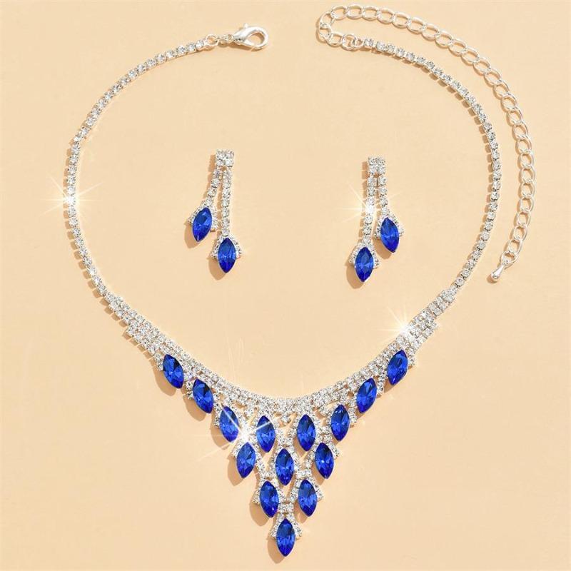 Retro Necklace Set Exquisite Earrings Banquet Dress Set Chain Fashion Versatile Bridal Jewelry