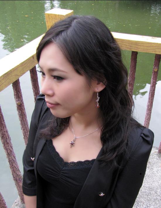 Color Roland Pendant Necklace Zircon Women'S Stone Simple Platinum Plated Flower Jewelry