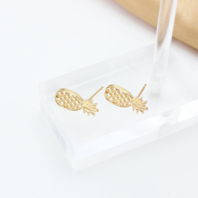 Minimalism Gold Color Hollow Pineapple Fruit Stud Earring for Women Temperament Simple Geometry Zircon Brincos Christmas Gift