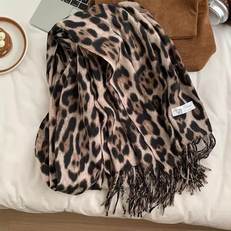 Leopard Print Retro Scarf Maillard Millennium Spice Girl Shawl Thickened Warm Scarf Fringed Women's Winter New