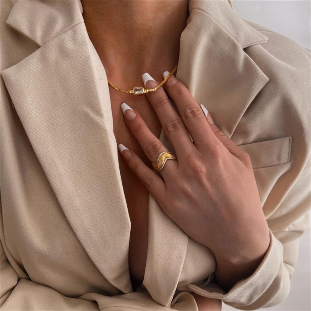 Vintage Striped Flat Snake Chain Clavicle Neckalce Exquisite Shiny White Square Zircon Choker Stainless Steel Jewelry Party Gift