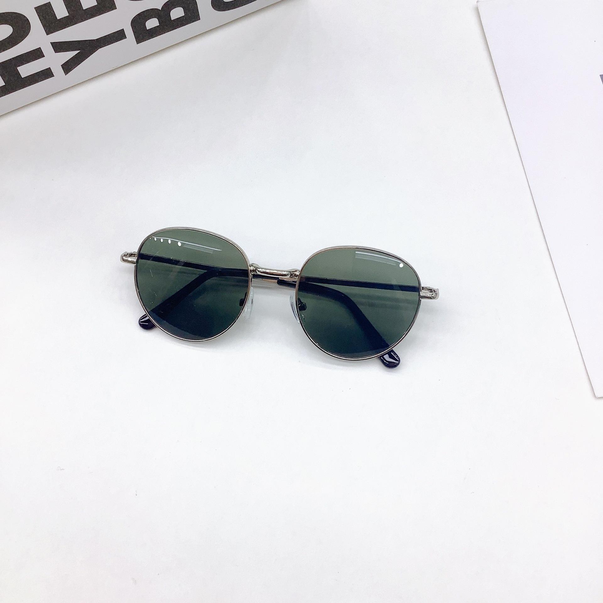 

2025 UV400 Protective Glasses Fashion Children s Metal Frame Baby Sunshade Sunglasses Travel New зелёный