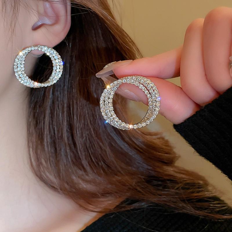 

Геометрические серьги-пусеты с бриллиантами Townka - Минималистичный роскошный дизайн для женщин