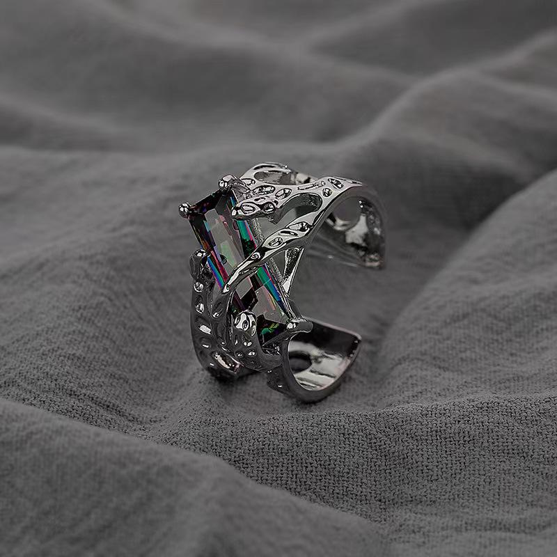 Vintage Ruby Unisex Textured Zircon Ring: Bold Style for Men & Women
