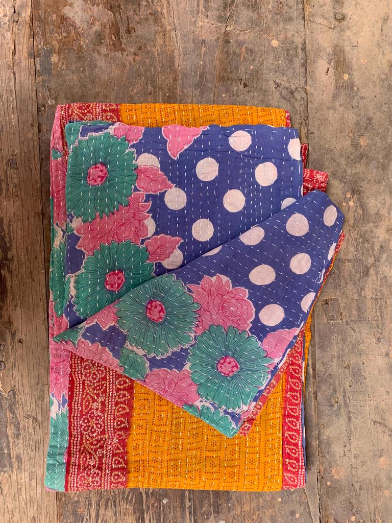 Vintage Kantha Quilt: Handgefertigte Wendbare Baumwoll-Überwurfdecke