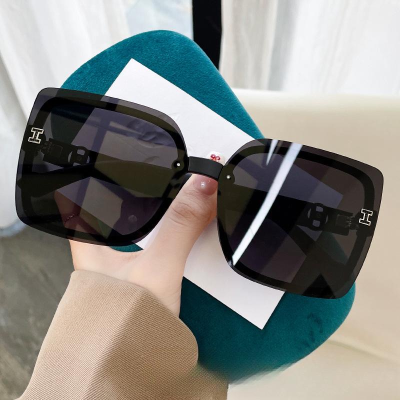 

Буквы в квадратной рамке. Продвинутое ощущение женских солнцезащитных очков. Солнцезащитные очки Little Red Book Tik Tok Online для знаменитостей.