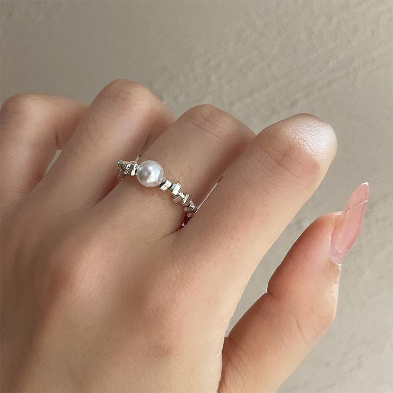 Elegant Shattered Pearl Silver Ring For Women Trendy Fashionable Adjustable Design