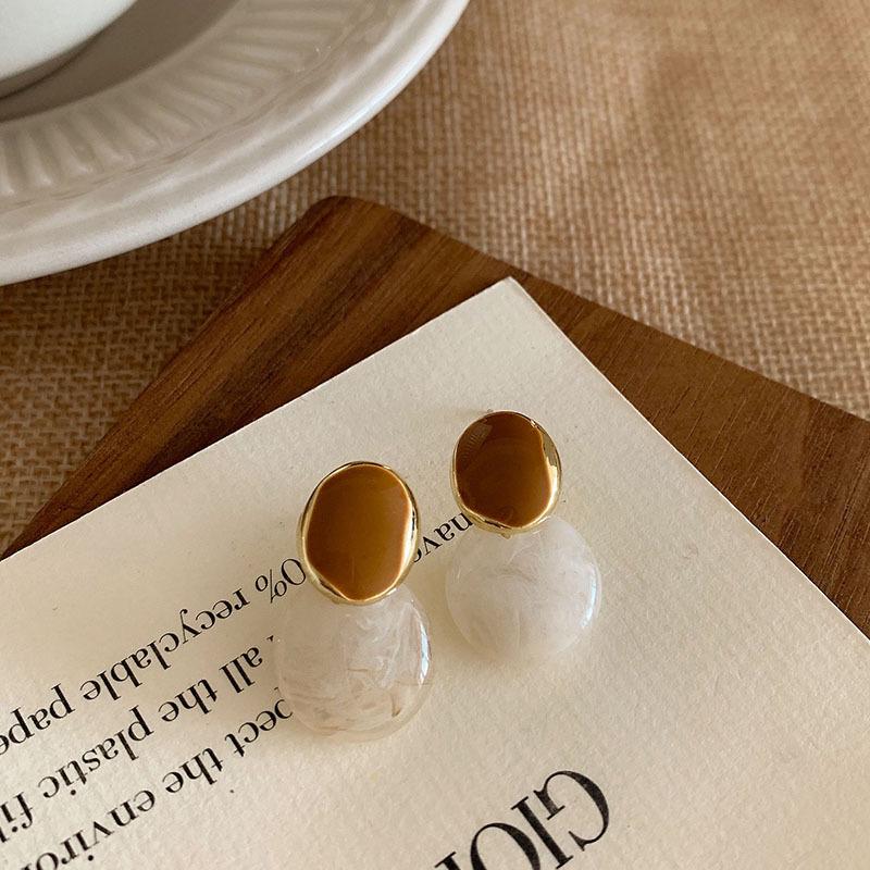 2025 New French Pearl High-End Luxury Earrings for Women - Unique Niche Design, Hot-Selling Studs