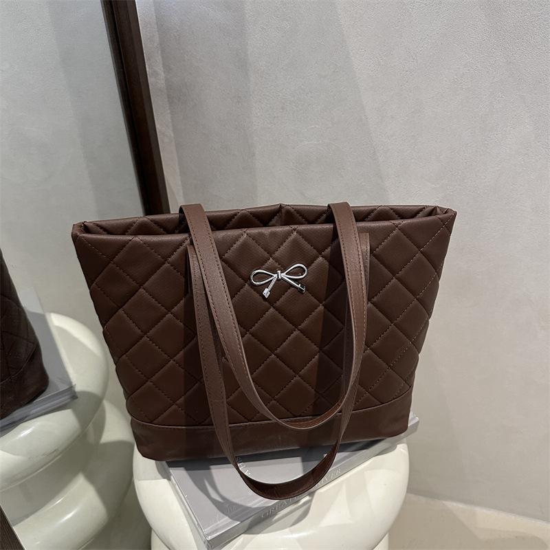 

2025 осень новая модная вместительная сумка-тоут с ромбовидным узором и однотонной расцветкой, популярная женская сумка через плечо или мессенджер коричневый