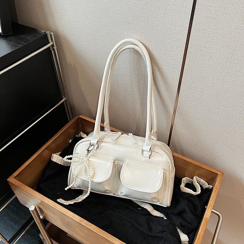 

В этом году популярная женская сумка Boston большого объема 2024 года, новая повседневная сумка через плечо с дизайном подушки