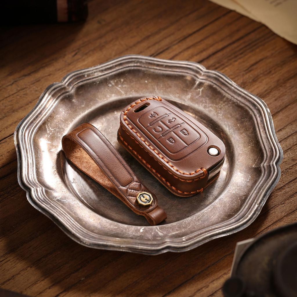 Car key cover is suitable for Buick folding key cover, Chevrolet car key bag, handmade leather.