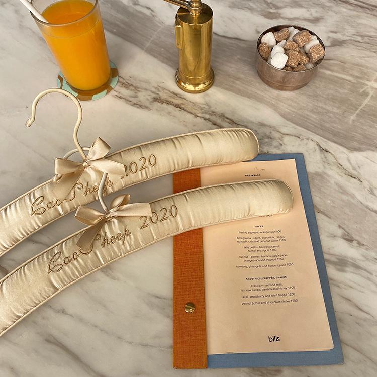 Clothes Hanger Sponge Non-Slip Gold Letter Embroidery Gift Box with Bowknot Color Matching Clothing Store Storage Wedding Dress 3psc 2609₽