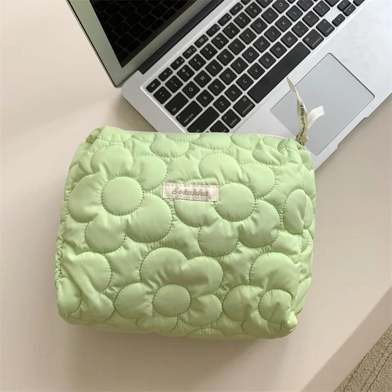 Sweet Flower Women's Quilting Cosmetic Bag Large Capacity Ladies Love Makeup Case Female Travel Storage Bags Clutch Handbags