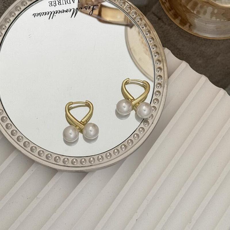 Women s Simple and Versatile Fashionable Niche Love Earrings