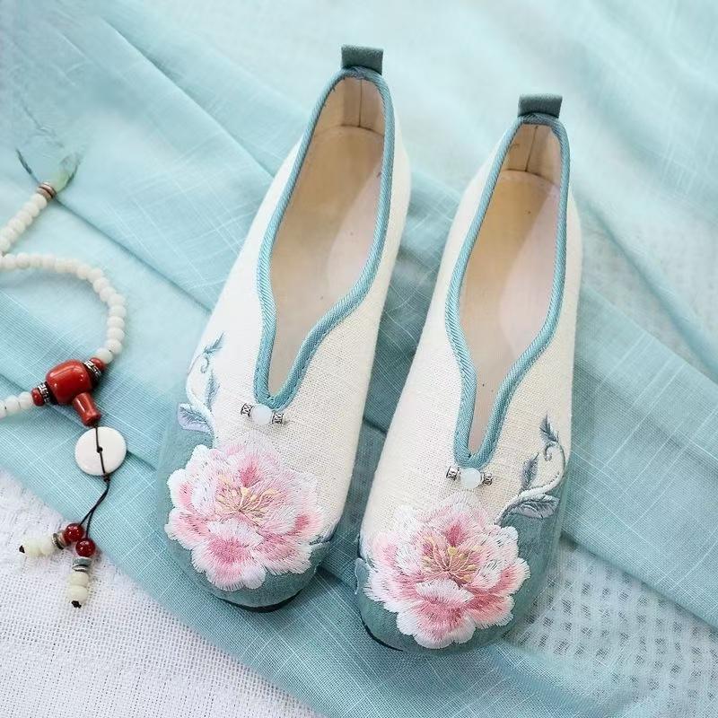 Woman's New Flat Sole Floral Embroidered Shoe Ethnic Style Soft Sole Non Slip Round Toe Shallow Slip On Lightweight Cloth Shoes