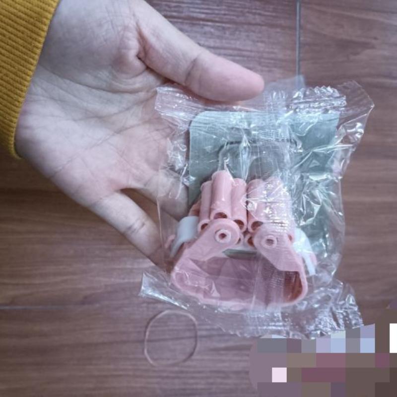 

Укрепите крюк для поддержки метлы.